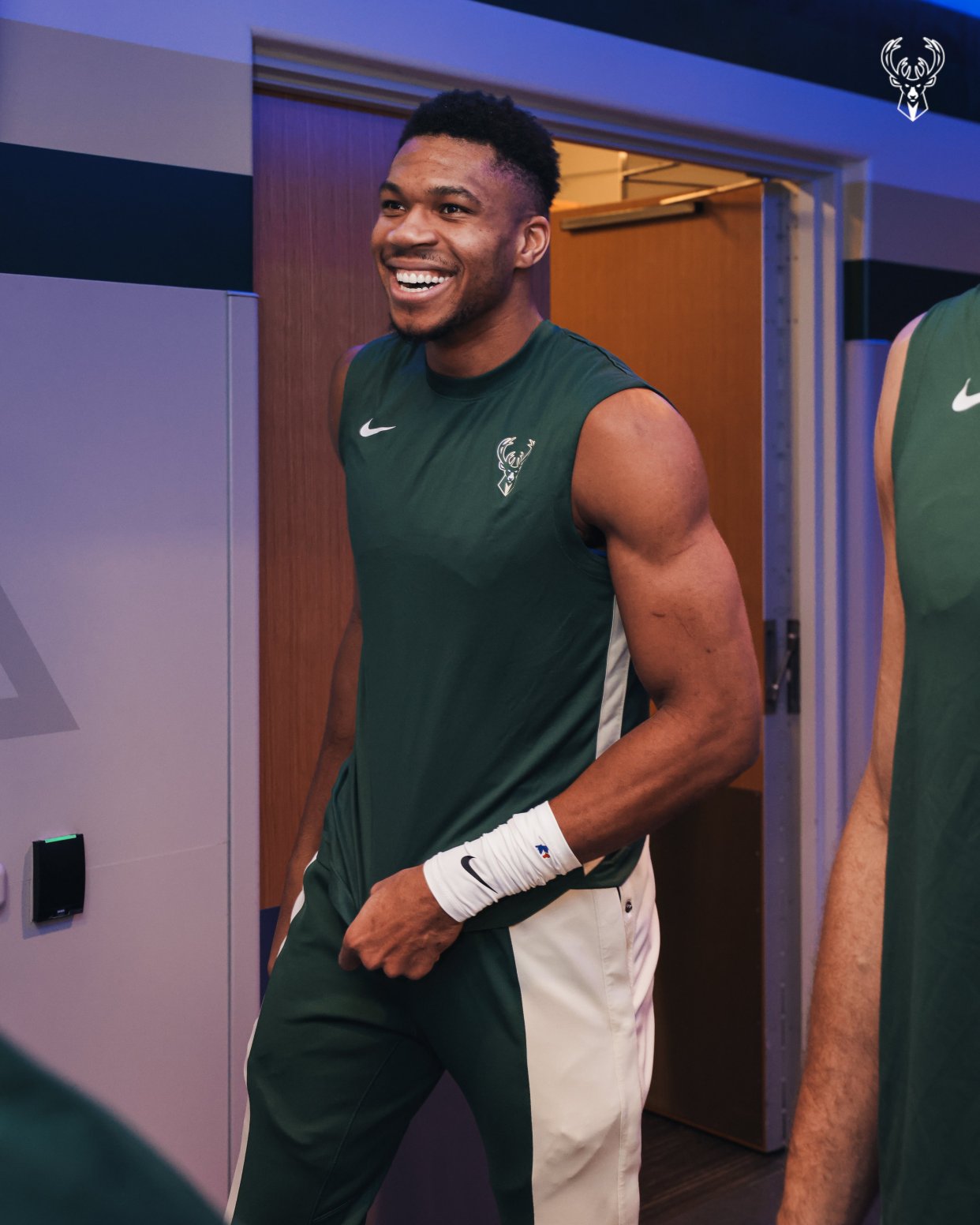 开云棋牌APP下载密尔沃基雄鹿迎中超关键赛；转会期迎来里程碑；引发热议；轮换策略成焦点的简单介绍